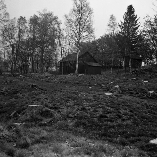 Hamneda. Gravfält vid prästgården, RAÄ 41:1, från SV. 1969.