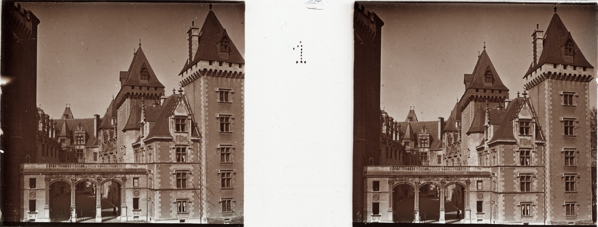 Stereobild av fasad till Château de Pau.
"Facade principale".