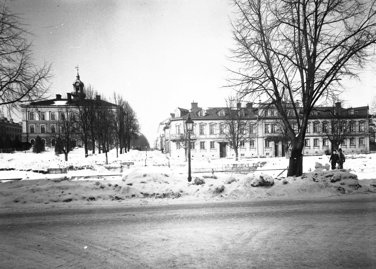 Rådhuset sett från Södra Strandgatan över Gavleån mot Norra Rådmansgatan



