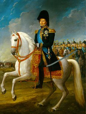 et maleri av Karl Johan staslig militær uniform, sittende på en hvit hest som står på bakbena med forbena løftet. Bildet skal vise Karl Johan på veg inn mot Leipzig i 1813. I bakgrunnen skimtes en hær