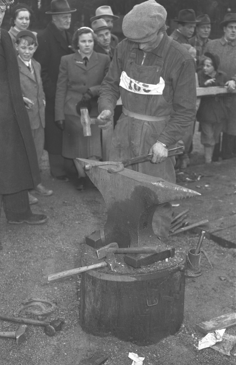 Hovslagare, hantverkstävling på Folkparken. Den 2 april 1950

