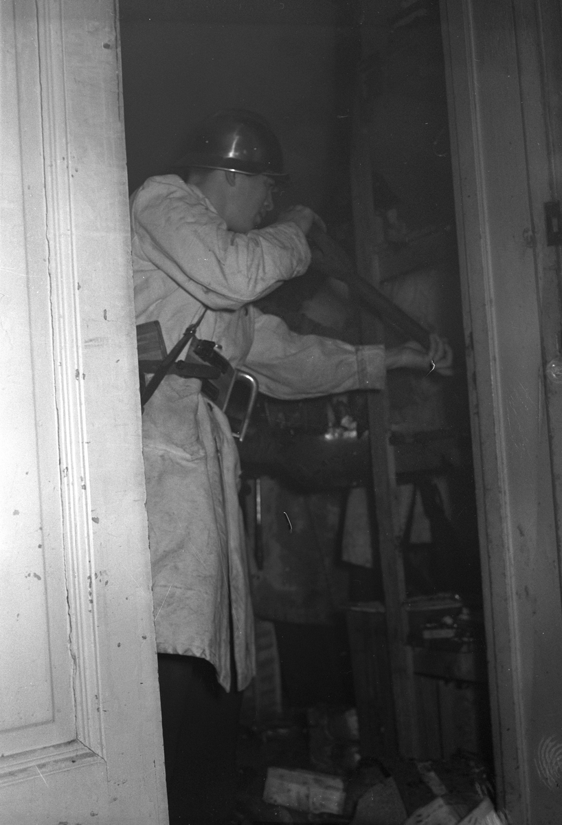 Nordströms Fruktaffär. Eldsvåda i lagret. 7 februari 1950.
