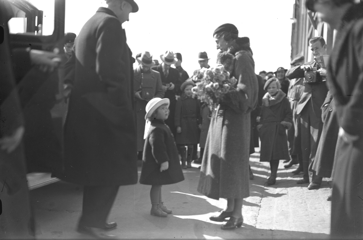 Kronprinsparet Gustav Adolf och Louise på besök i Gävle 1935.