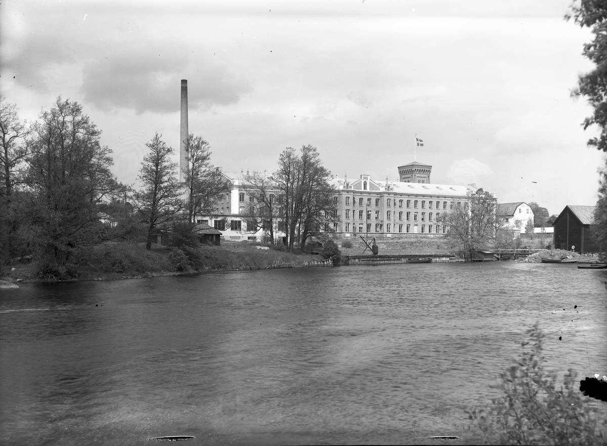 Exteriör på Gävle Manufaktur, Strömsbro. 7 juni 1946.