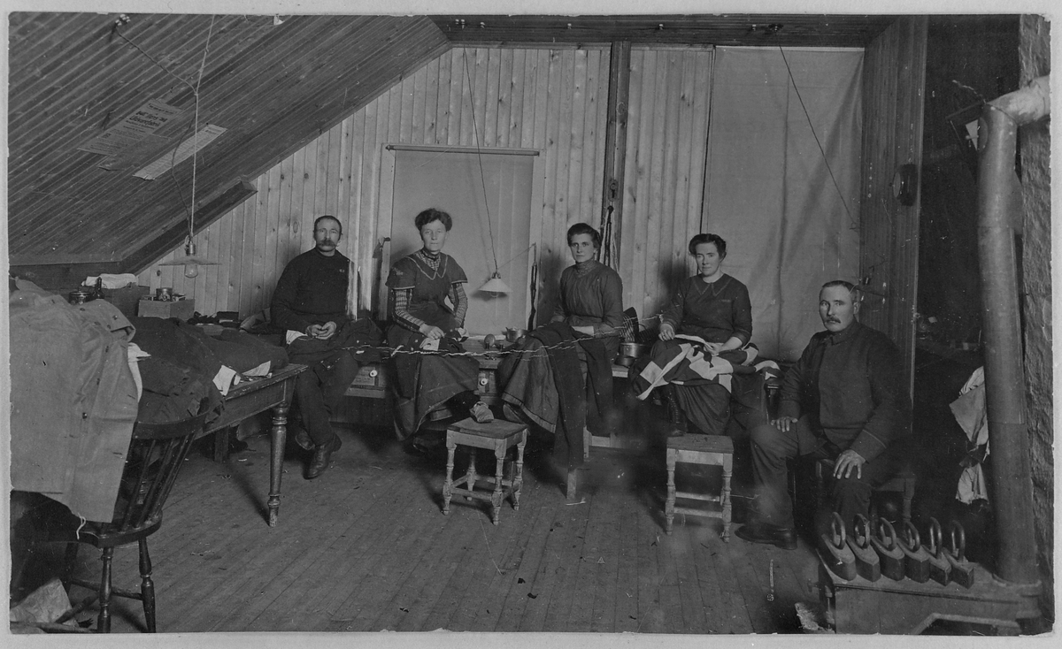 Personer i systua på Hysnes fort ca. 1915