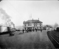Hønefoss jernbanestasjon. fra 1909 Bygget i Jugendstil
Stas