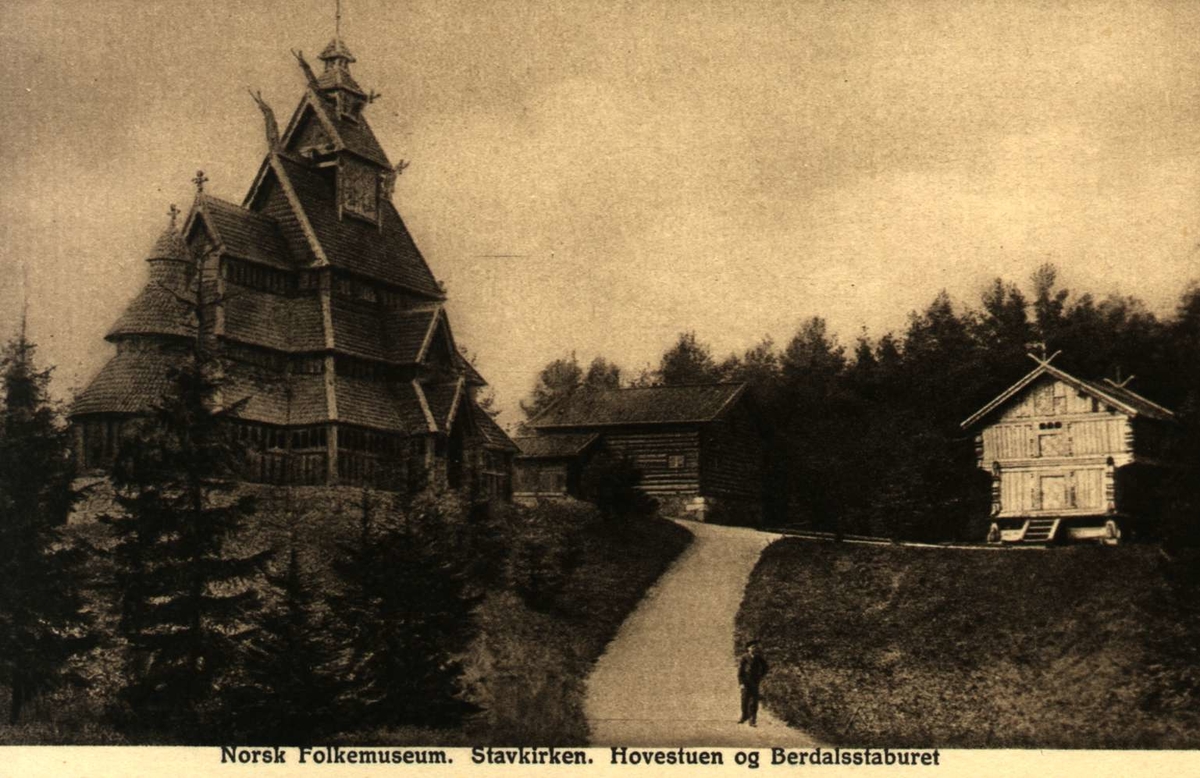 Postkort. Norsk Folkemuseum. Gol Stavkirke, Hovestua, Berdalsloftet.stua