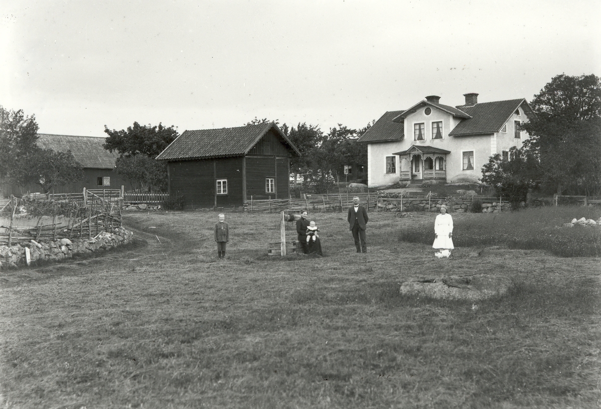 Familjen Karlssons gård Björkhult. - Kalmar läns museum / DigitaltMuseum