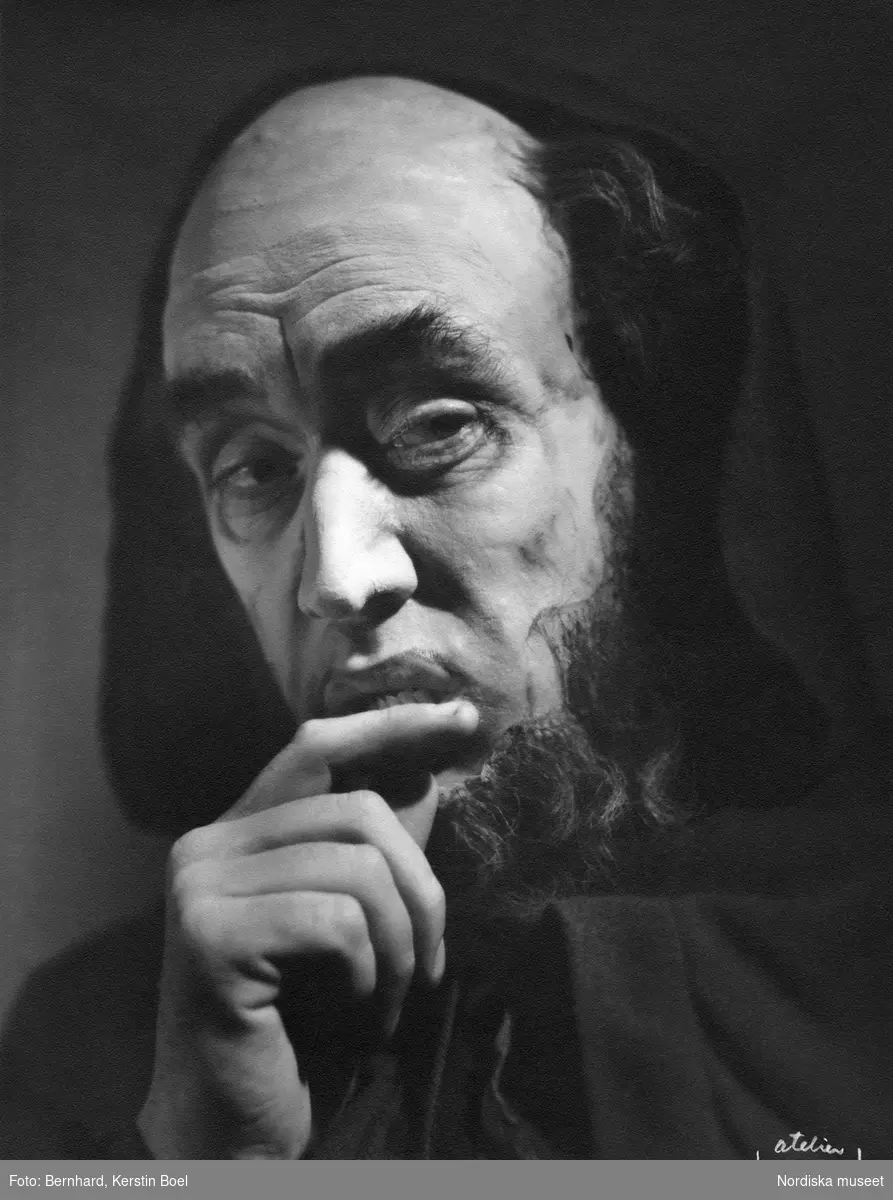 Porträtt av Holger Löwenadler som Shylock i föreställningen "Köpmannen i Venedig" på Kungliga Dramatiska teatern den 7 januari 1944