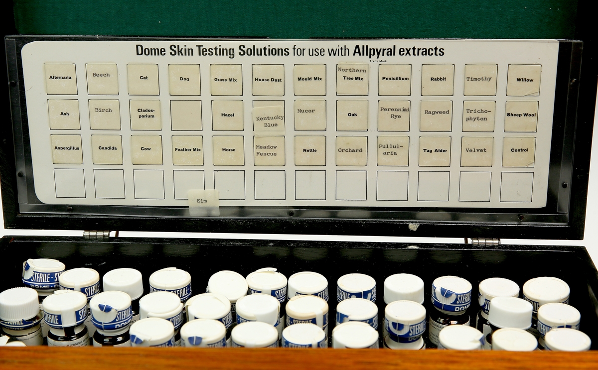 Komplett utstyr for hudtester ved allergiundersøkelser.
Kasse avlang
