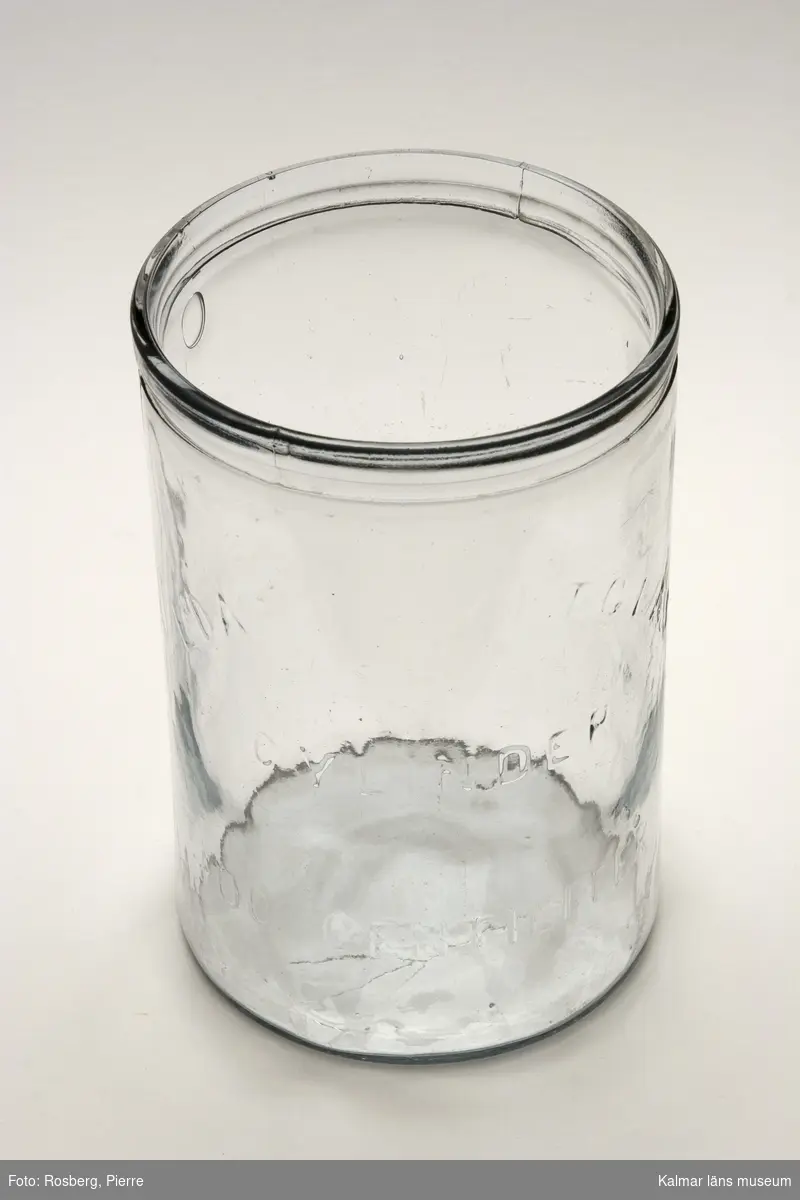 KLM 39736:3. Konservglas, av glas. Konserveringsburk. För konservering och förvaring av sylt. Glasburken försedd med text: Eda Syltglas.