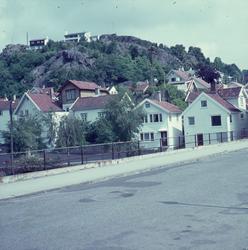 Fabrikkplassen og Kråkefjell sett fra Damsgårdsbrua