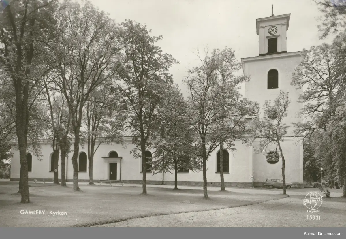 Ett gammalt vykort med Gamleby kyrka.