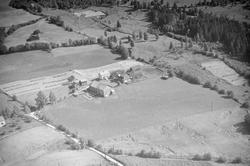 Veiverud gård, Rudsbygd, Lillehammer, åkrer, slåttemark, hes