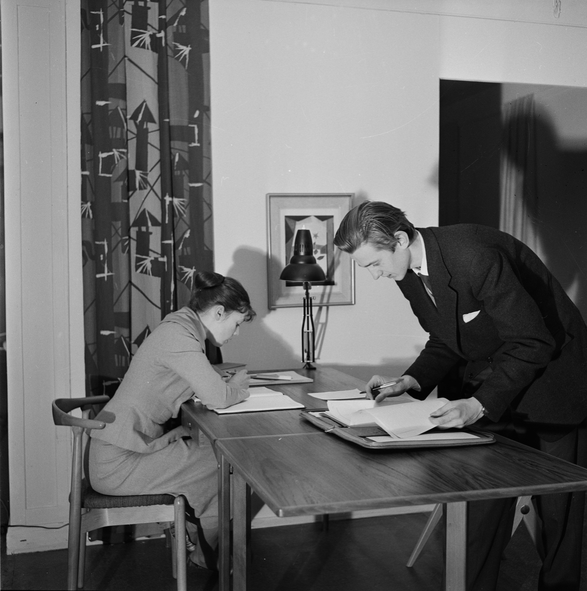 Studenternas kursverksamhet - "Vi gifter oss i vår", Otto Carlssons möbelfirma, Uppsala februari 1957