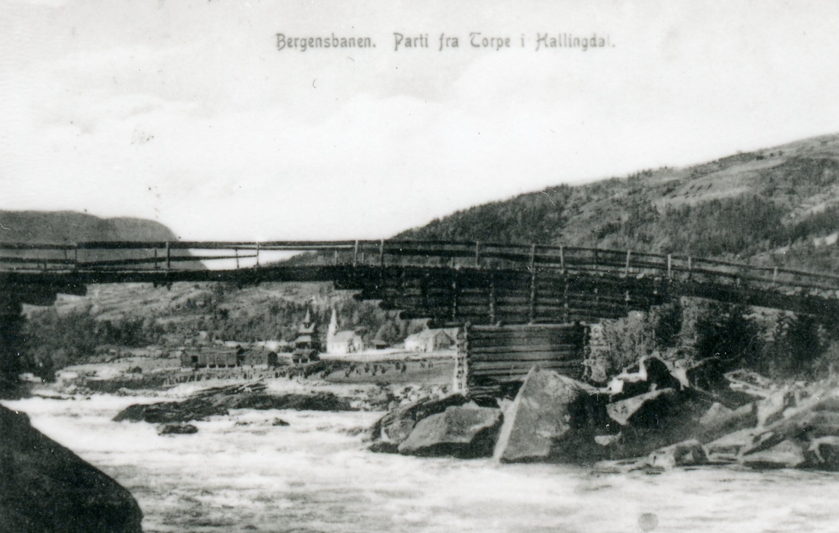 Torpo før 1890 med den gamle brua 
Kyrkjene  med Sato og Skjerping i bakgrunnen.