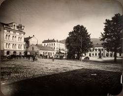Drammen
Strømsø torg. Med Drammen jernbanestasjon