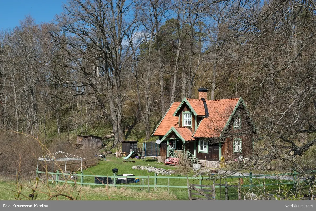 Tyresö slott, hus i parken