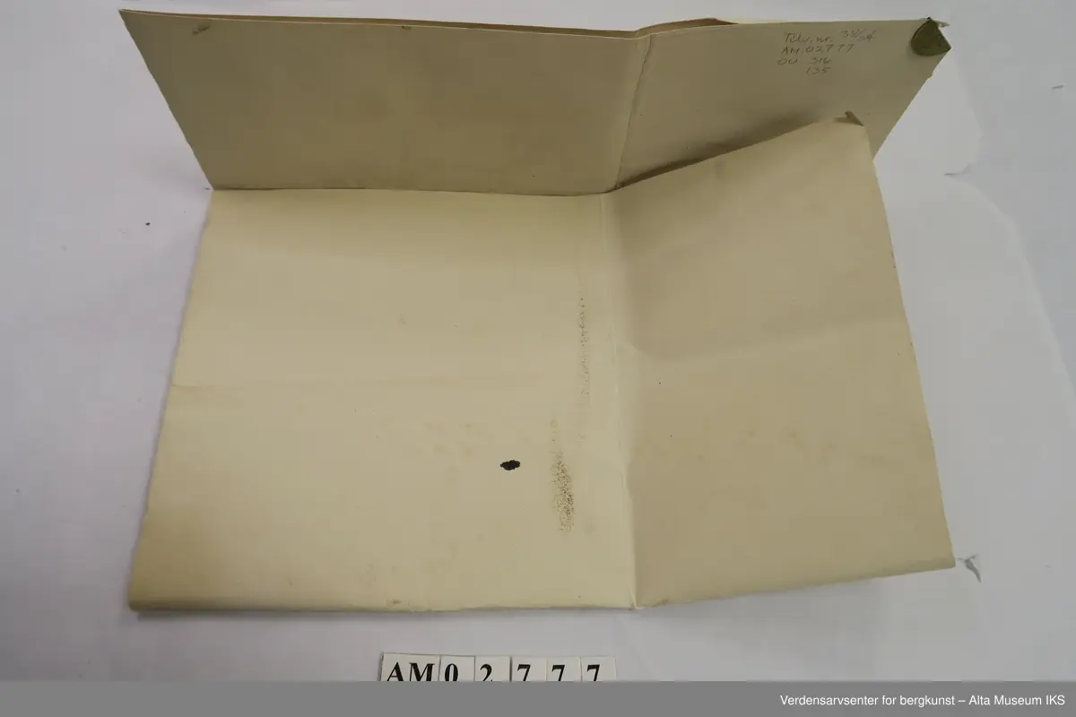 Rektangulær ark med tegninger og skrift.