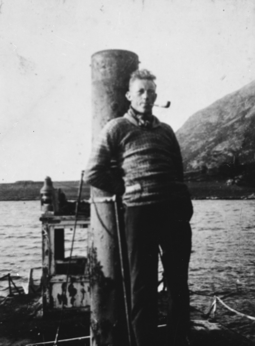 Fredrik Jørgensen ombord i prestebåten "Trygg", ca 1930.