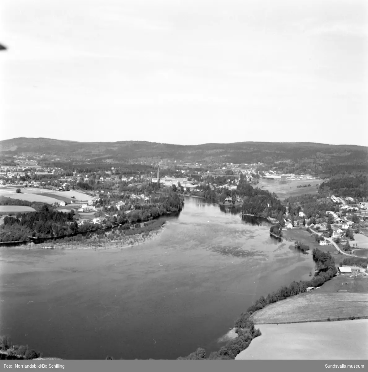 Flygfoton över Matfors med omnejd. Bilderna är tagna vid Ljungan mellan Bällsta och Runsvik.