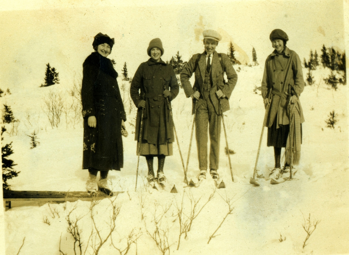 Skiløpere ca.1910
Botolf Bakken Roen  nr.2.frå h.