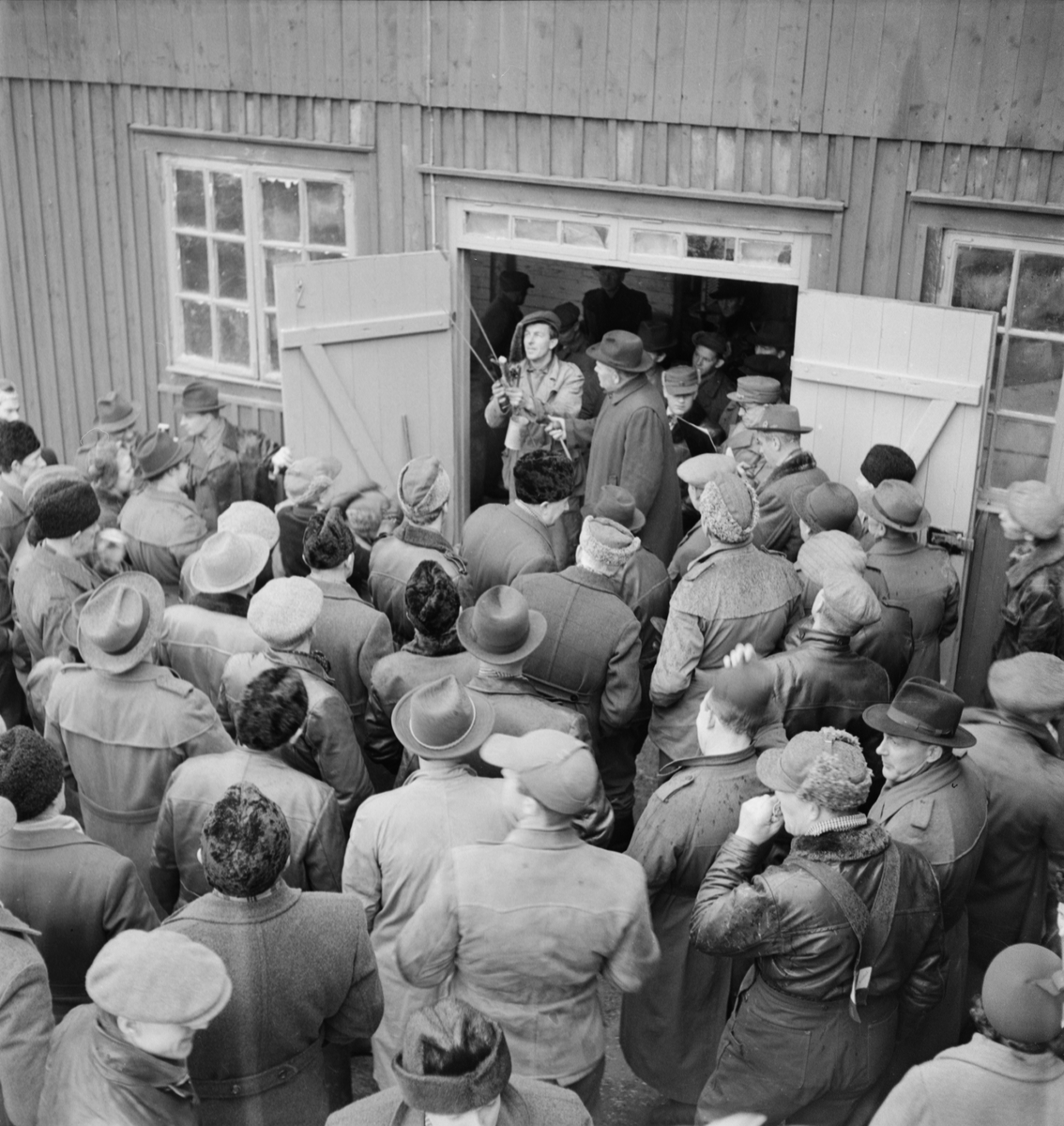 Auktion i Vassunda, Uppland mars 1953