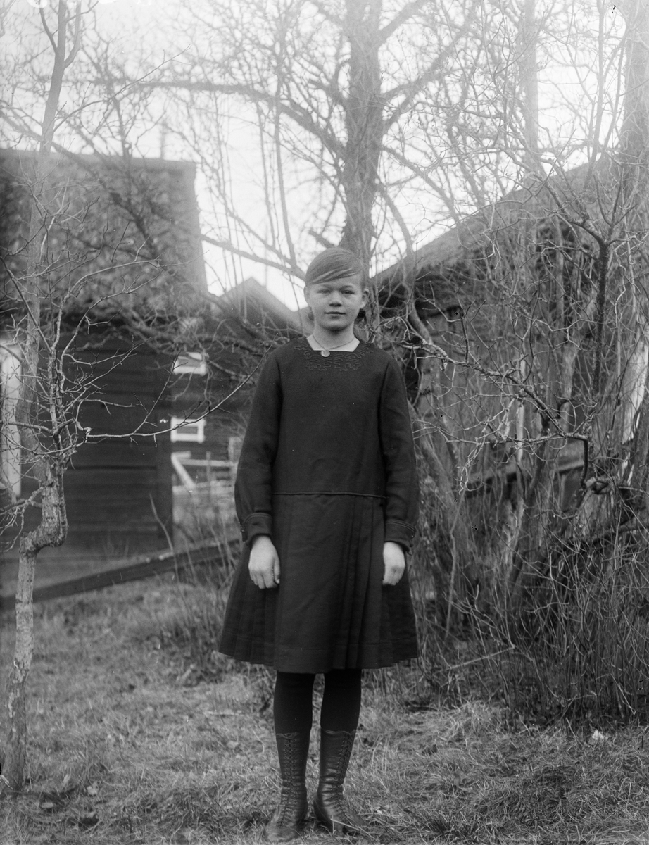 Greta Hällman från Fröslunda, Altuna socken, Uppland 1922