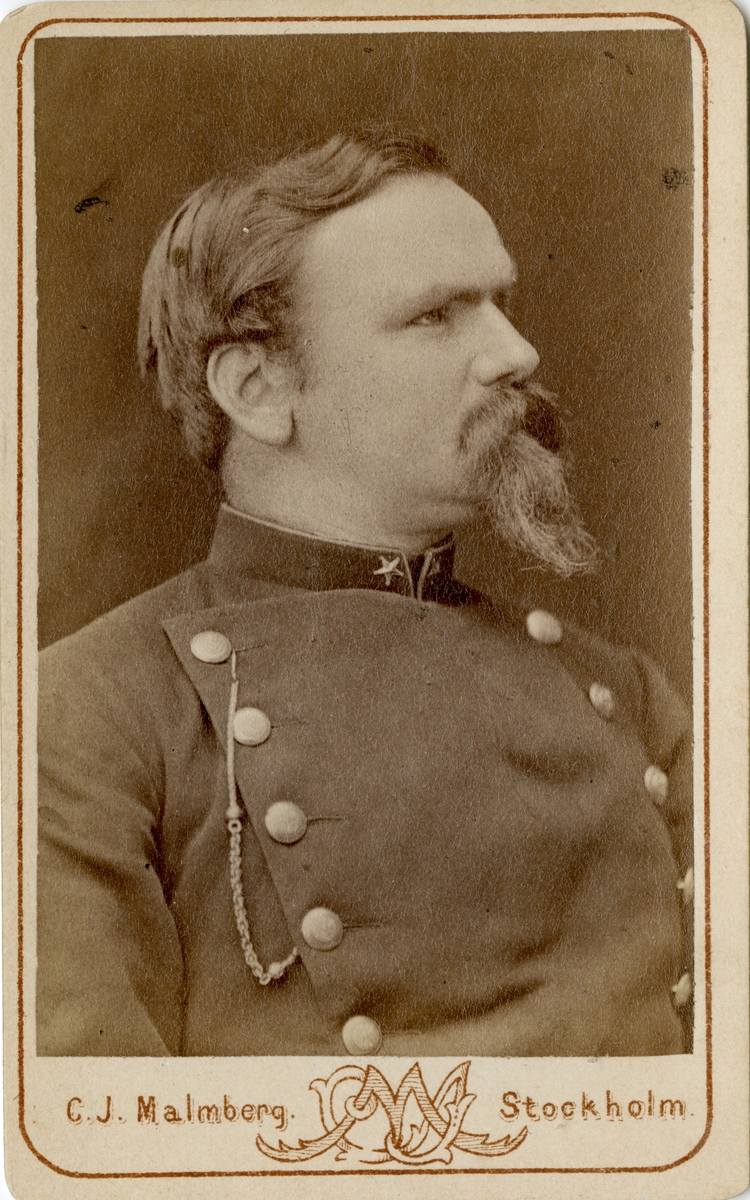 Porträtt av Otto Ewert Mauritz Wolffelt, underlöjtnant vid Södermanlands regemente I 10.

Se även bild AMA.000775.