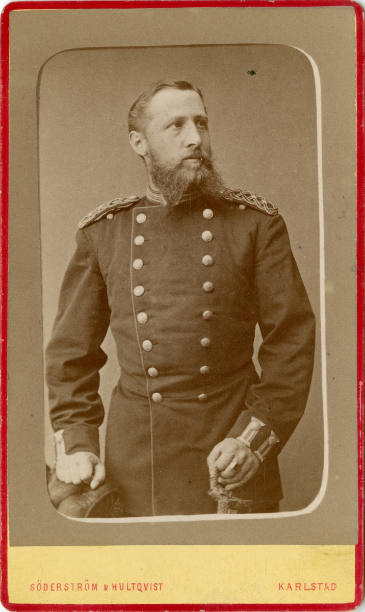 Porträtt av Hugo Axel Johan Ziegler, löjtnant vid Värmlands regemente.

Se även bild AMA.0002216, AMA.0009319 och AMA.0009454.