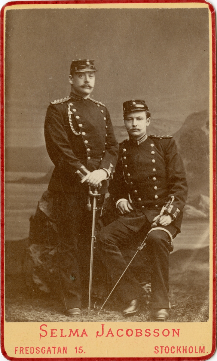 Porträtt av Henrik Jakob Fredrik Gahn (höger), officer vid Västmanlands regemente I 18 och okänd officer.