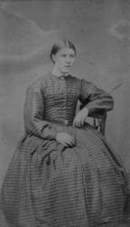 Atelierportrett av Anna Hansen, f. Olsen  ca 1851- d 1929.  