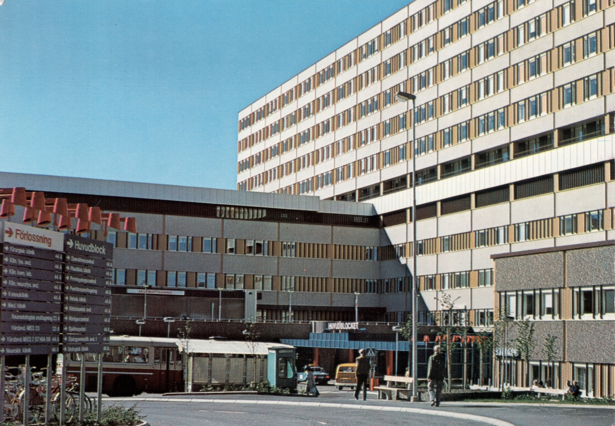 Orig. text: Linköping. Regionsjukhuset.

Entrén vid regionsjukhuset.