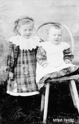 Portrett avto små barn. Barna til Kirsti Eriksdatter Olsberg