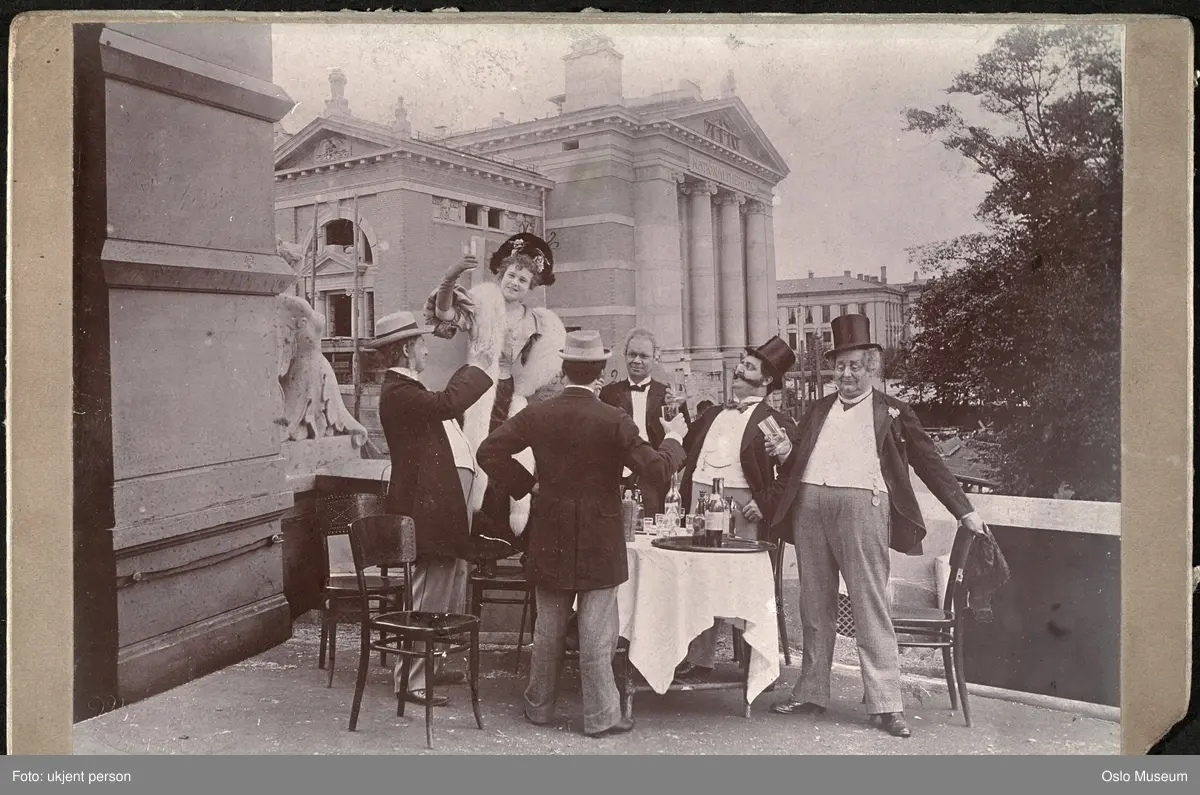 Tivoli, hovedbygning, balkong, menn, kvinne, skuespillere, Nationaltheatret, Universitetet