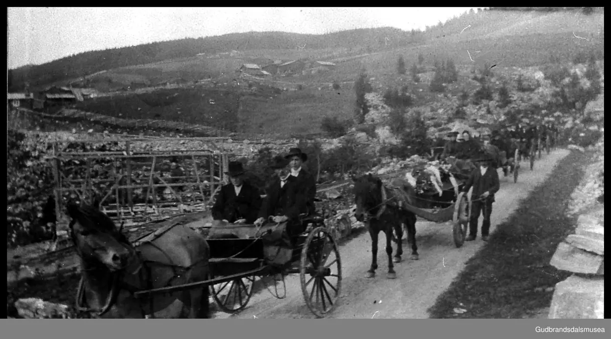 Ane G. Linækkerens begravelse. Venabygd i Ringebu