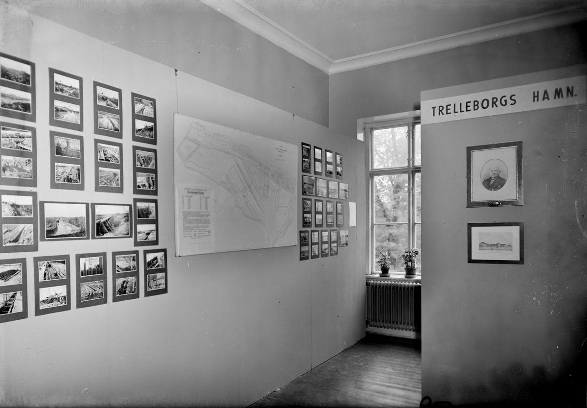 Skylt Trelleborgs hamn, karta hamnen, en mängd fotografier. ”Trelleborgs Skyttsgård”. ”Trelleborgs 75:års jubileum 1942 Skyttsgården, utställning”.