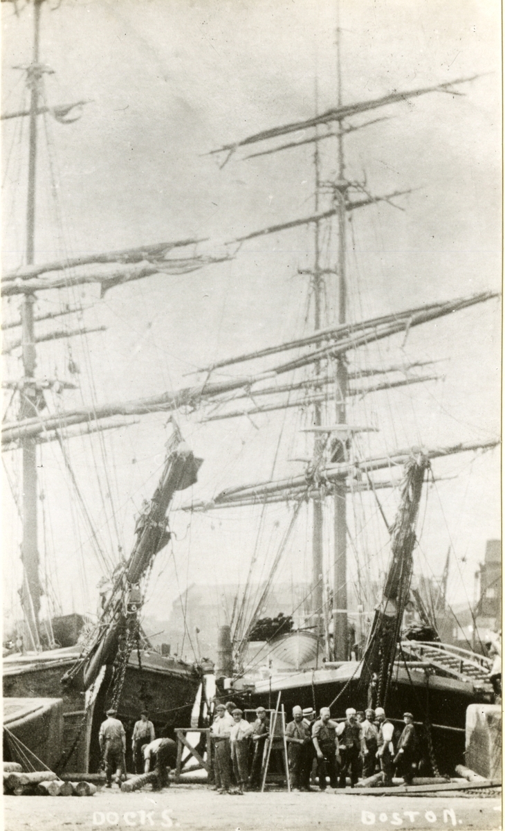Brigg 'Azha' (b.1875, Havstadverven, Arendal, Norge) og bark 'Pierre' (ex fransk ' St. Louis')(b.1866, Germain, Toulon, Frankrike). - i Boston havn.