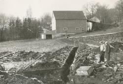 Dokumentasjonsbilder i serie fra arkeologiske utgravingar ve