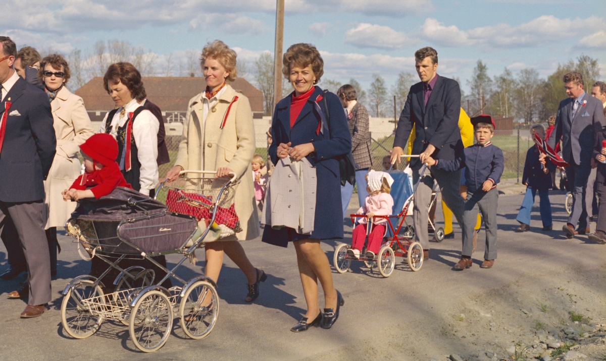 17.maifeiring, Strømmen, reportasjebilder