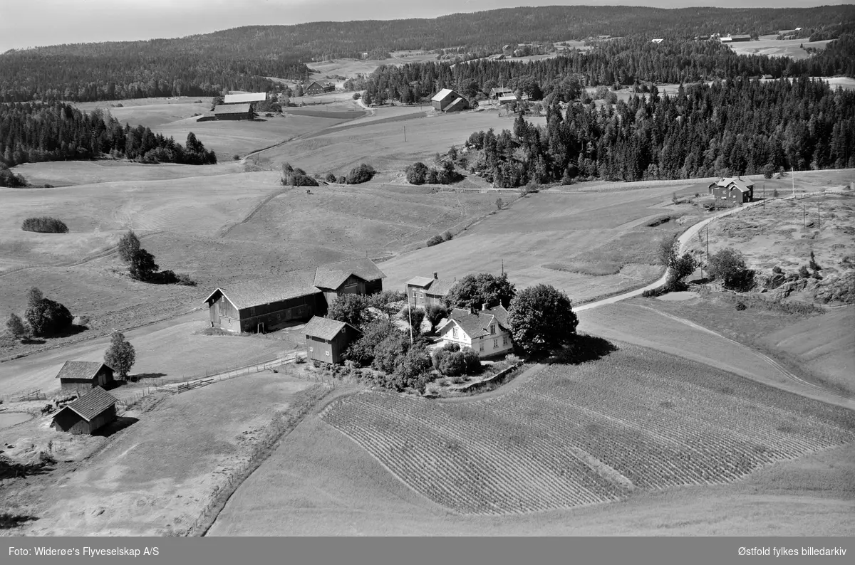 Ås gård i Spydeberg, gnr./bnr.115/1, flyfoto 1056.