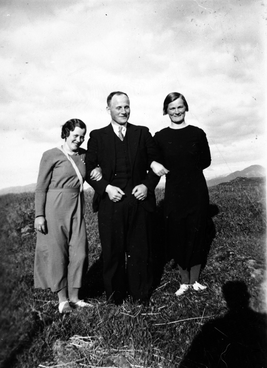 Ingebjørg Storjord, Tranøybotn, Harald Iversen, Stangnes f. 1912 og Valborg Nylund, Tranøybotn, Tranøy 1936-37