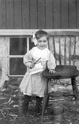 Petrine Isaksen f. 1914 g. med Arnold Olsen Frovåghamn i Tra