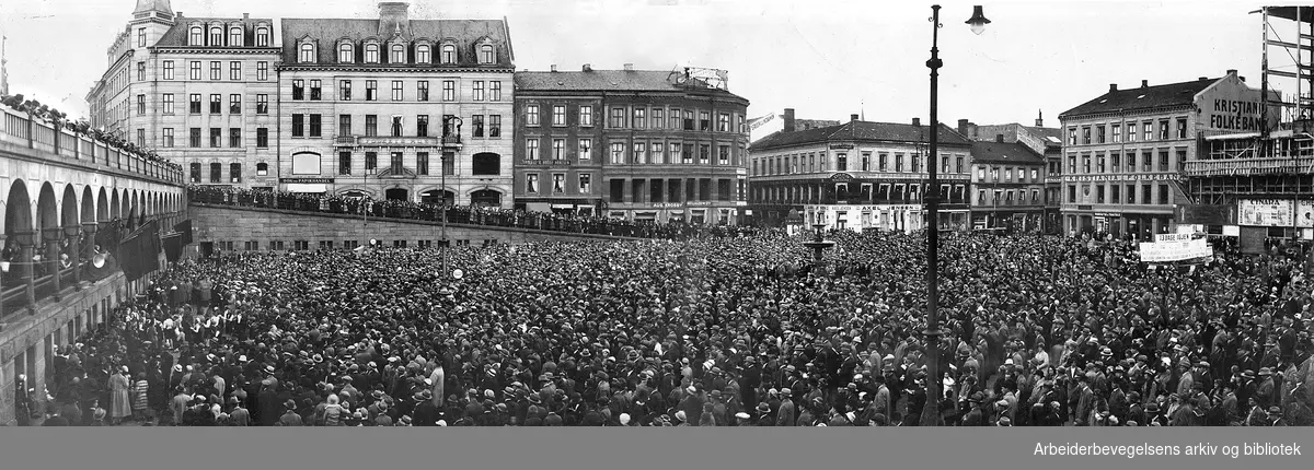 Demonstrasjon på Youngstorget i forbindelse med stortingsvalget, 17. september 1933.