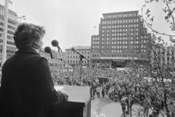 1. mai 1981, Gro Harlem Brundtland taler på Youngstorget.