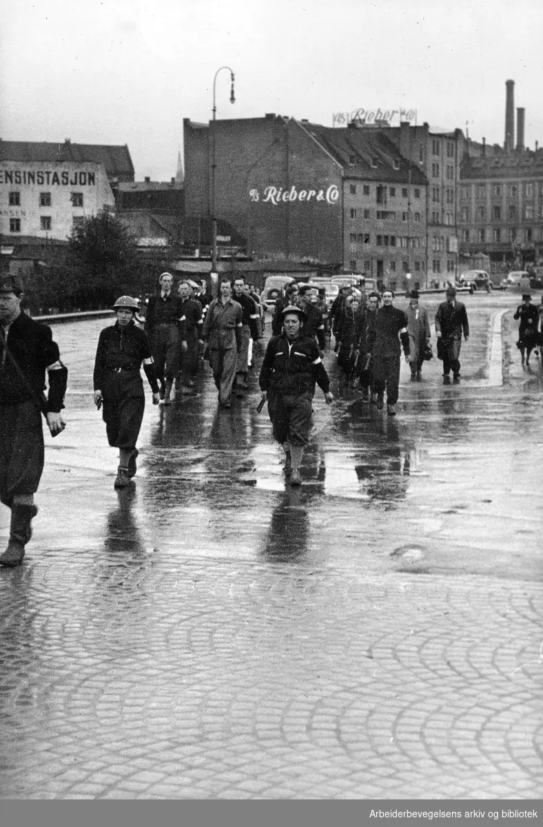 Milorg på vei innover Grønland fra forlegningen på Loenga, mai 1945.