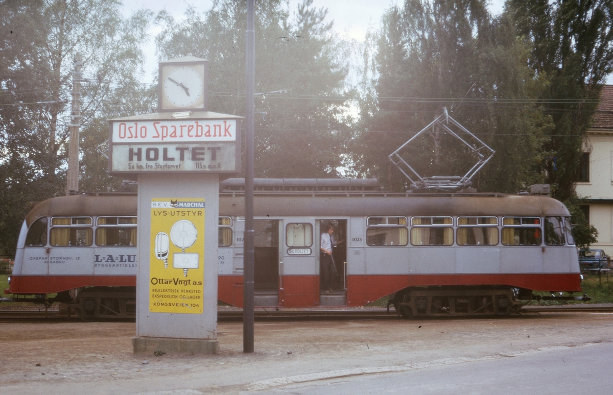 Ekebergbanens sporvogn 1023 på Holtet stasjon.