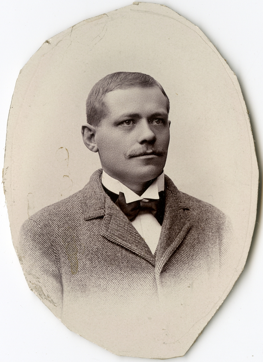 Porträtt av Carl Theodor Andersson Nylander vid Stockholms Tyg-, ammunitions- och gevärsförråd.