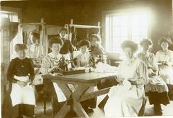 Eit sykurs ved Vestoppland Folkehøgskule, truleg tatt før 19