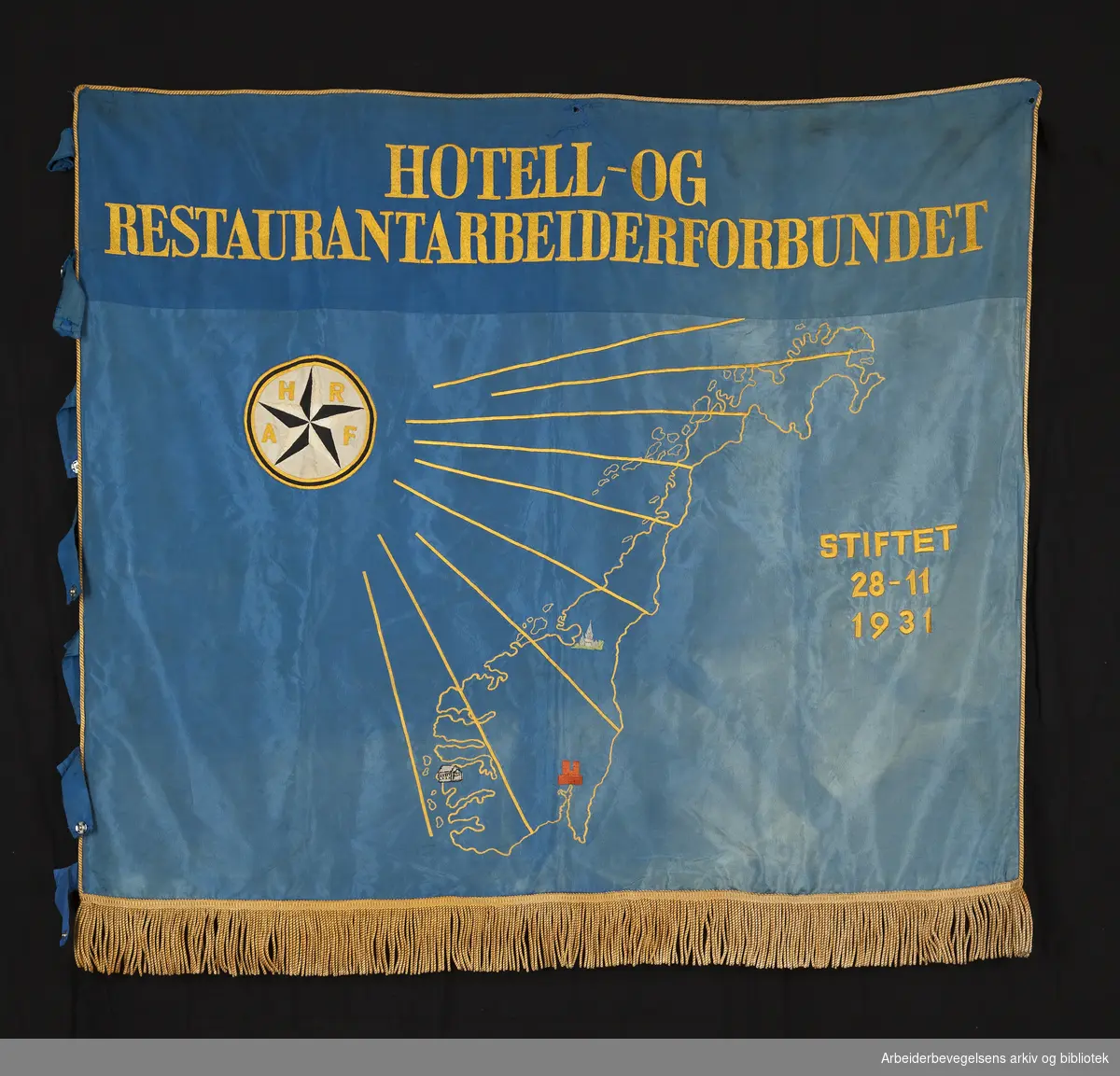 Hotell- og restaurantarbeiderforbundet.Stiftet 28. november 1931..Fanetekst: Hotell- og restaurantarbeiderforbundet.Stiftet 28-11-1931